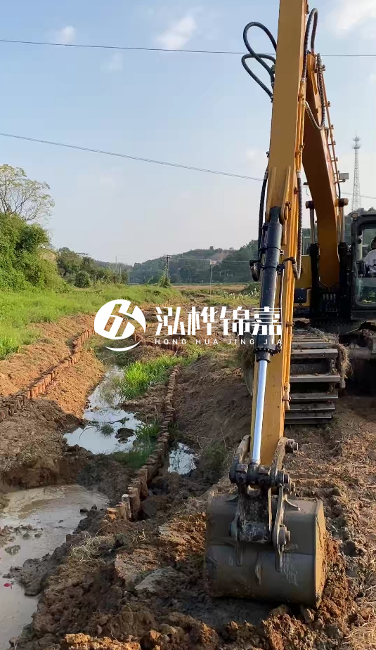 青島河道清淤專業(yè)施工-水挖機(jī)清淤適合哪些河道狀況？