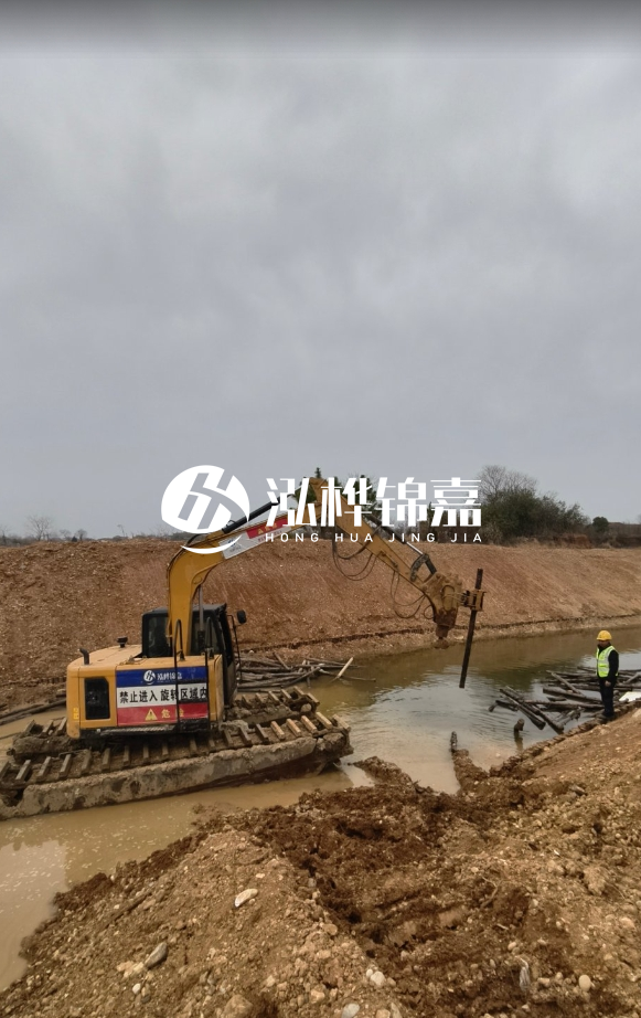 河道護坡木樁密布規(guī)范要求-河道護坡木樁多少米一根樁？